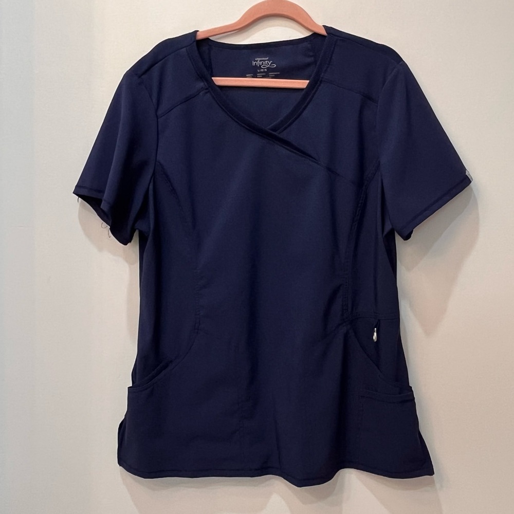 Cherokee Infinity Women's scrub bundle size Large. Scrub top pants